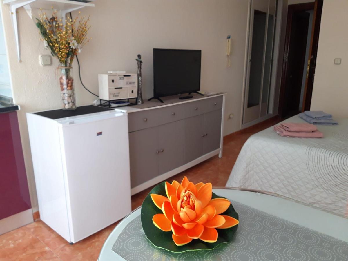 Almudena Estudio Torrevieja Bagian luar foto